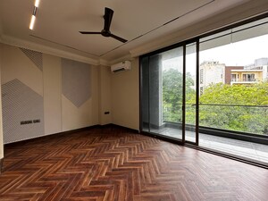 Room in 3 BHK Builder Floor at Boutique Residential Apartments C-253, Defence Colony – for Rent