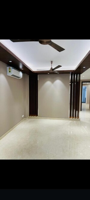 Room in 3 BHK Builder Floor at Safdarjung Development Area – for Rent