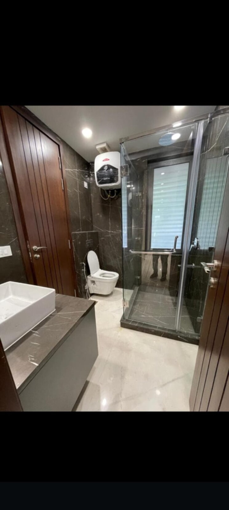 Bathroom, safdarjung development area 3 Bedroom 200 Sq.Yd. Builder Floor In Safdarjung Development Area Delhi 9287262