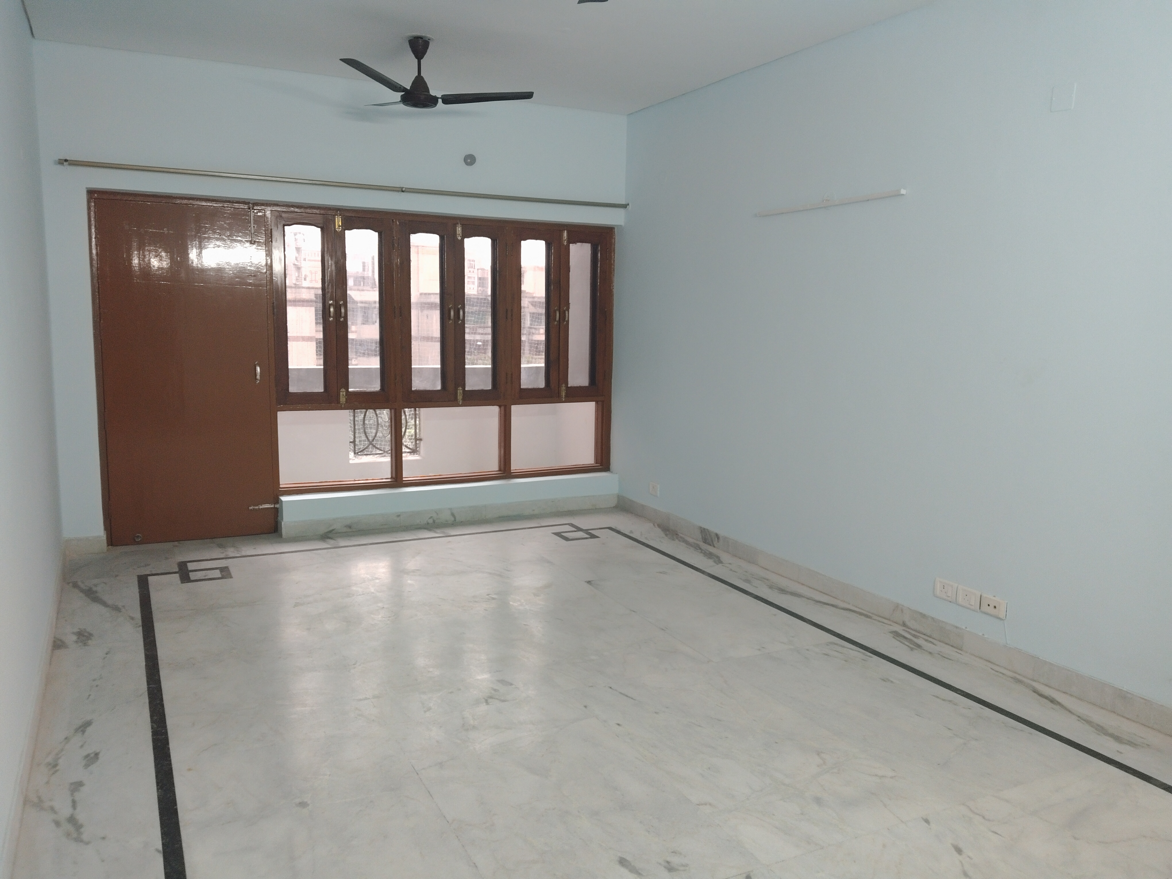 3 BHK + Servant Room Apartment For Rent in Sector 21c Faridabad 