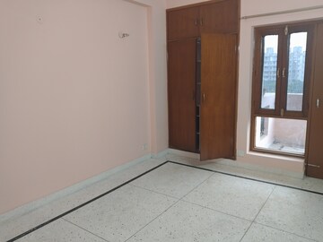 Room in 3 BHK Apartment at Sector 21c – for Rent