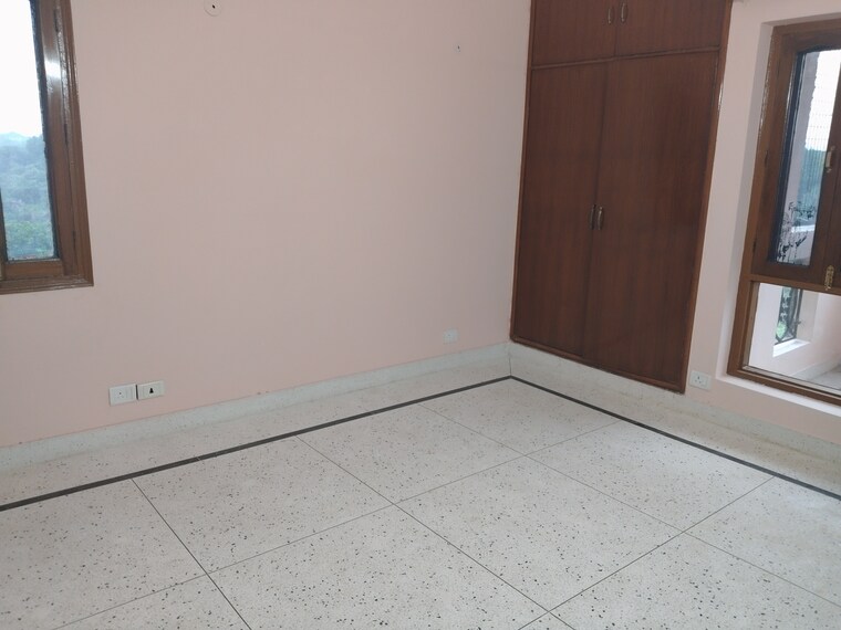 Room, sector 21c 3 Bedroom 1680 Sq.Ft. Apartment In Sector 21c Faridabad 9287264