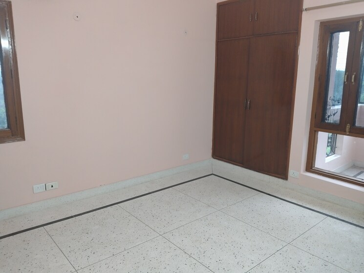 Room, sector 21c 3 Bedroom 1580 Sq.Ft. Apartment In Sector 21c Faridabad 9287268
