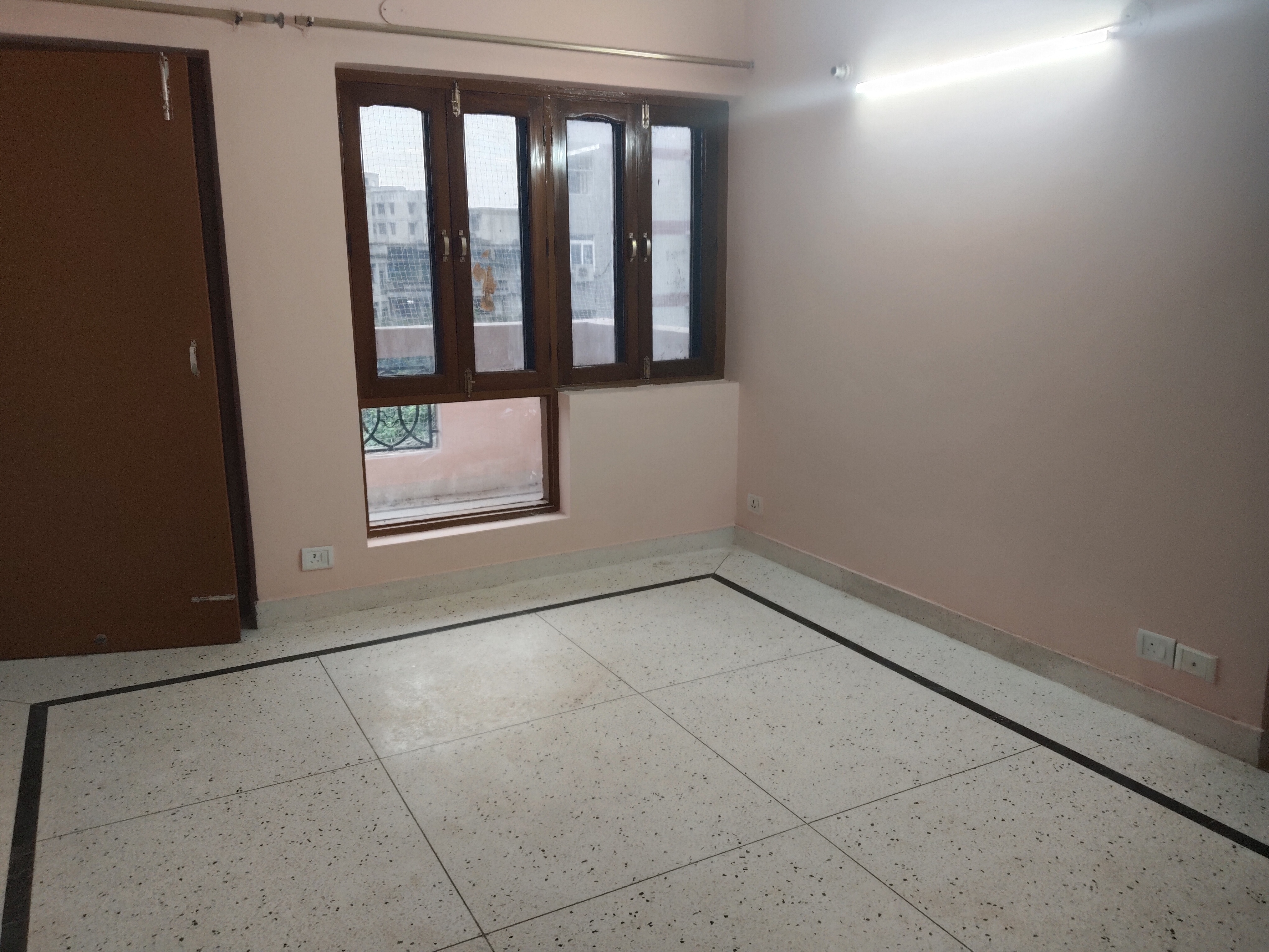 3 BHK + Servant Room Apartment For Rent in Sector 21c Faridabad 