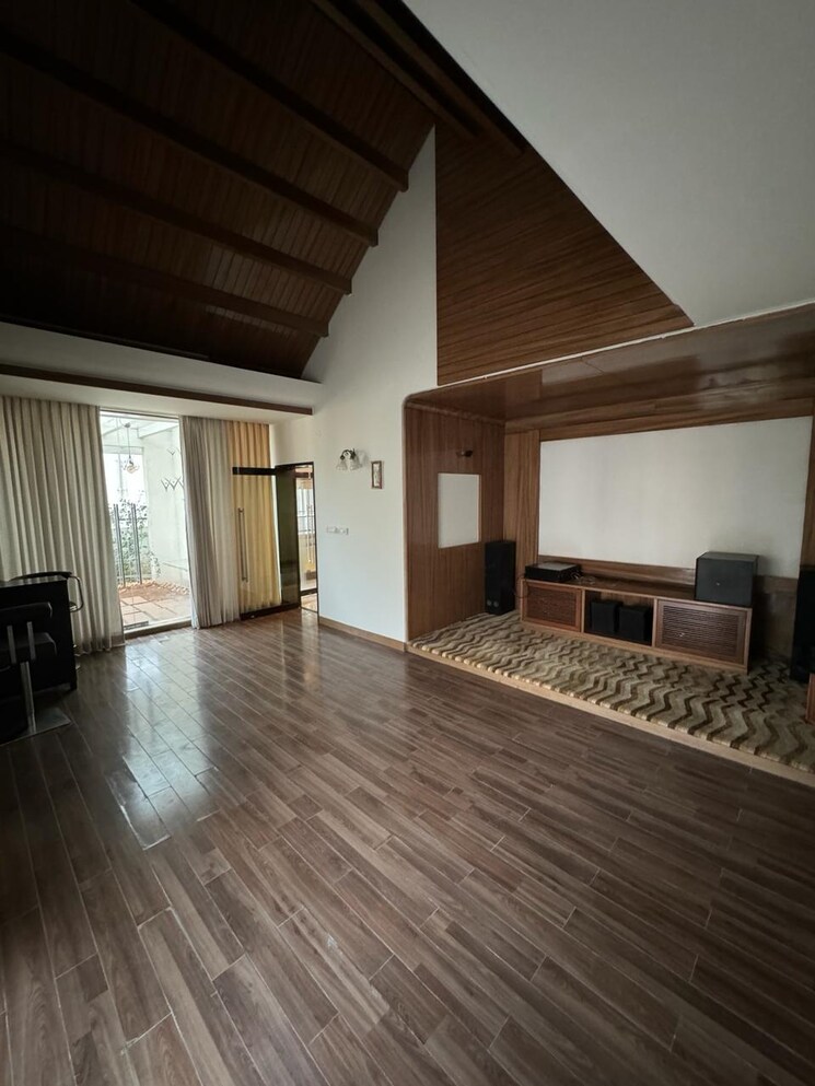  Parking, emmanuel-pearl 5 Bedroom 4900 Sq.Ft. Apartment In Rest House Road Bangalore 9287277