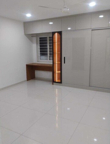 Room in 3 BHK Apartment at Rajapushpa Eterna, Nanakramguda – for Rent