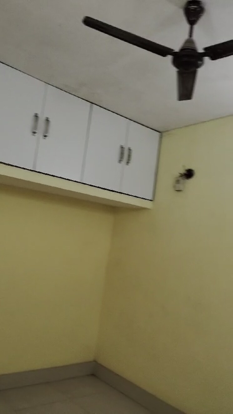 Room, lajpat nagar 2 Bedroom 200 Sq.Yd. Independent House In Lajpat Nagar Delhi 9287342