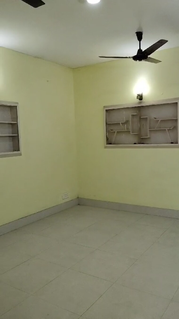 Room, lajpat nagar 2 Bedroom 200 Sq.Yd. Independent House In Lajpat Nagar Delhi 9287342
