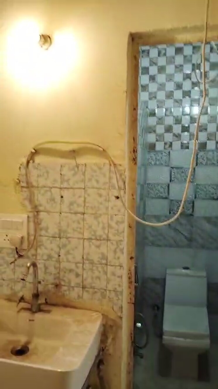 Master Plan, lajpat nagar 2 Bedroom 200 Sq.Yd. Independent House In Lajpat Nagar Delhi 9287342