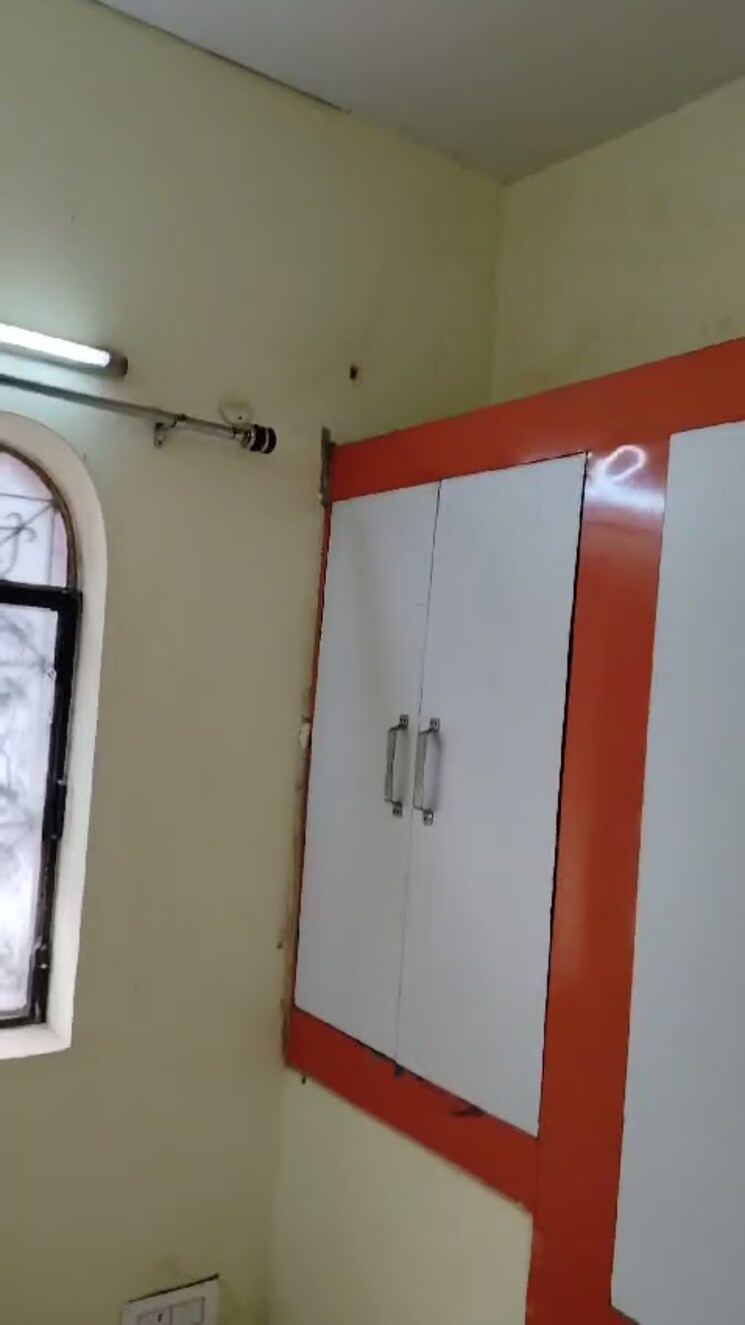 undefined, lajpat nagar 2 Bedroom 200 Sq.Yd. Independent House In Lajpat Nagar Delhi 9287342