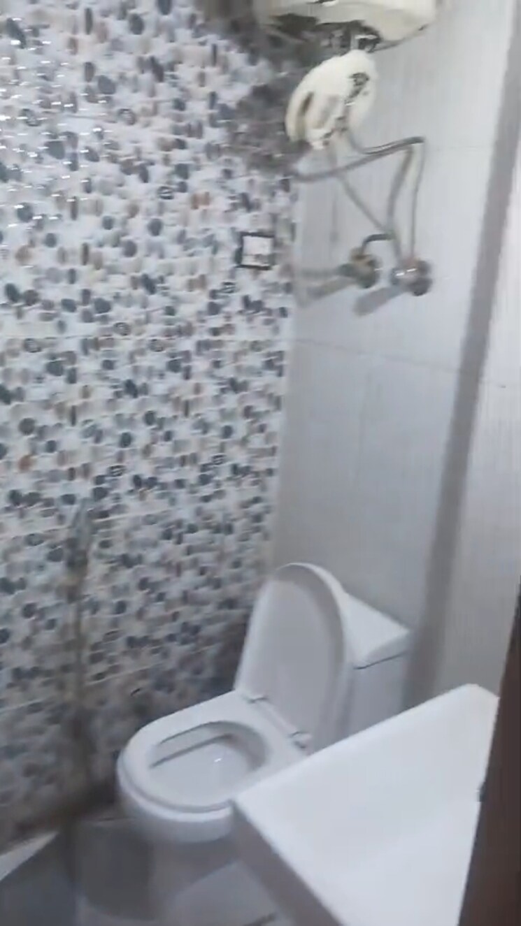 Bathroom, lajpat nagar 2 Bedroom 125 Sq.Yd. Independent House In Lajpat Nagar Delhi 9287347