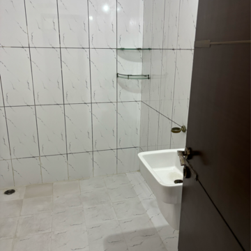 Bathroom in 3.5 BHK Apartment at Mansrovar Apartment, Sector 52 – for Sale