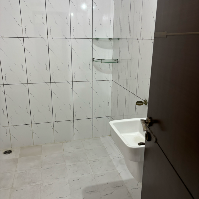 Bathroom, mansrovar-apartment 3.5 Bedroom 1840 Sq.Ft. Apartment In Sector 52 Noida 9287376