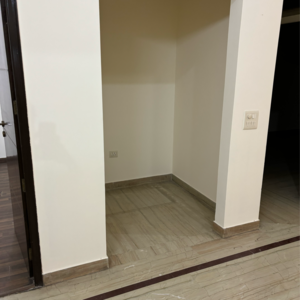 Room in 3.5 BHK Apartment at Mansrovar Apartment, Sector 52 – for Sale