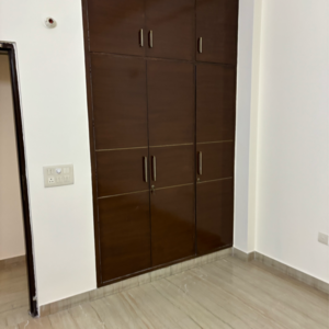 Room in 3.5 BHK Apartment at Mansrovar Apartment, Sector 52 – for Sale