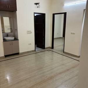 Room in 3.5 BHK Apartment at Mansrovar Apartment, Sector 52 – for Sale