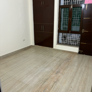 Room in 3.5 BHK Apartment at Mansrovar Apartment, Sector 52 – for Sale