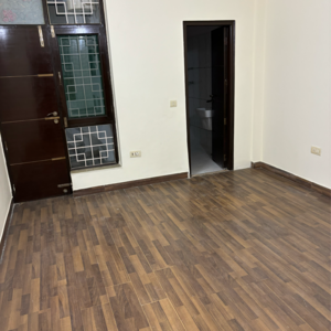 Room in 3.5 BHK Apartment at Mansrovar Apartment, Sector 52 – for Sale