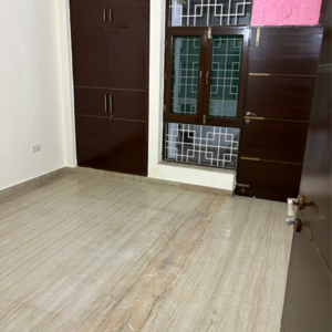 Room in 3.5 BHK Apartment at Mansrovar Apartment, Sector 52 – for Sale