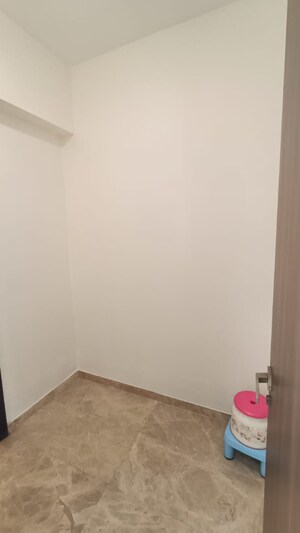 Room in 3 BHK Apartment at Runwal Elegante, Andheri West – for Rent