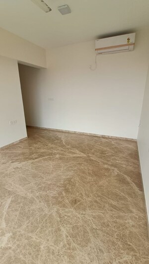 Room in 3 BHK Apartment at Runwal Elegante, Andheri West – for Rent