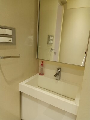 Master Bedroom in 3 BHK Apartment at Oberoi Springs, Andheri West – for Rent