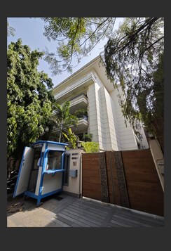 4 BHK + Extra Room Builder Floor For Sale in West End Colony