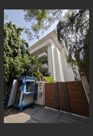 4 BHK Builder Floor For Sale in West End Colony