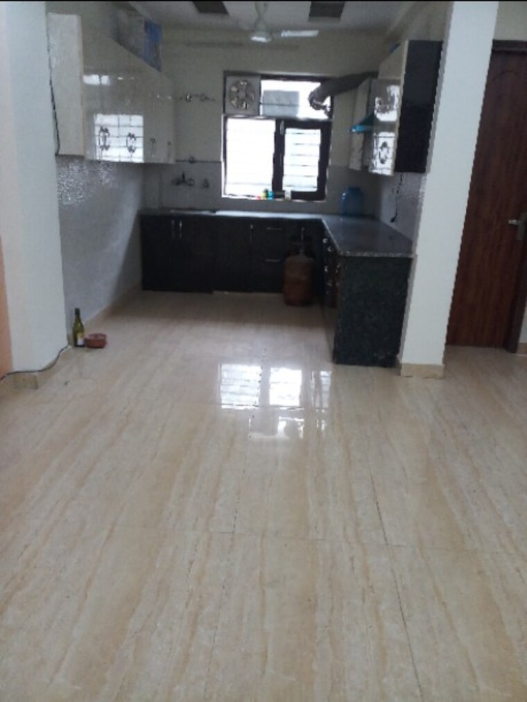  Parking, sector 37 2 Bedroom 1250 Sq.Ft. Builder Floor In Sector 37 Faridabad 9287423