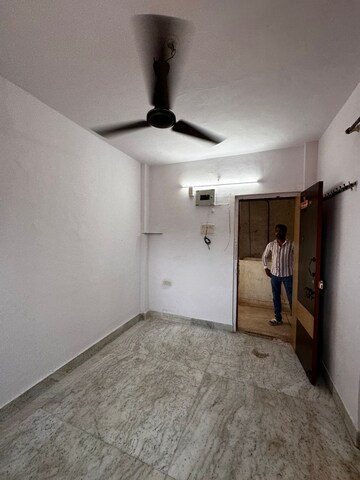 Room in 1 RK Apartment at Mantri Park, Goregaon East – for Rent