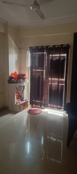 Furnished Amenities in 3 BHK Apartment at Gardenia Golf City, Sector 75 – for Rent