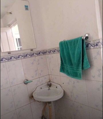 Bathroom in 1 BHK Builder Floor at Sector 35 – for Rent