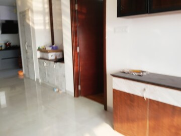 Room in 3 BHK Apartment at Honer Aquantis, Gopanpally – for Rent