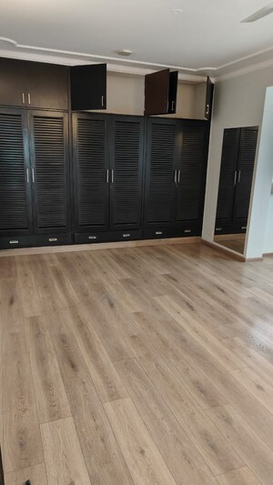 Room in 2 BHK Builder Floor at Sarvapriya Vihar – for Rent