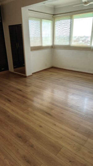 Room in 2 BHK Builder Floor at Sarvapriya Vihar – for Rent