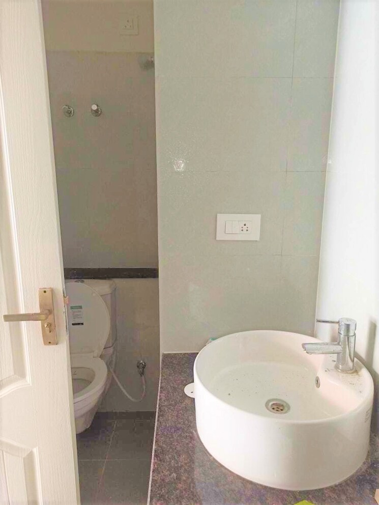 Bathroom, sushma-valencia 3 Bedroom 2250 Sq.Ft. Apartment In International Airport Road Zirakpur 9287515