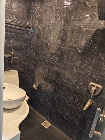 Bathroom in 4 BHK Apartment at Duplex Heights, Andheri West – for Rent