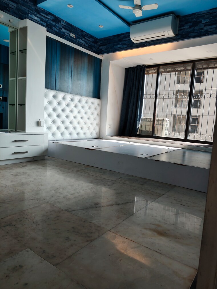 Balcony, duplex-heights 4 Bedroom 2000 Sq.Ft. Apartment In Andheri West Mumbai 9287540