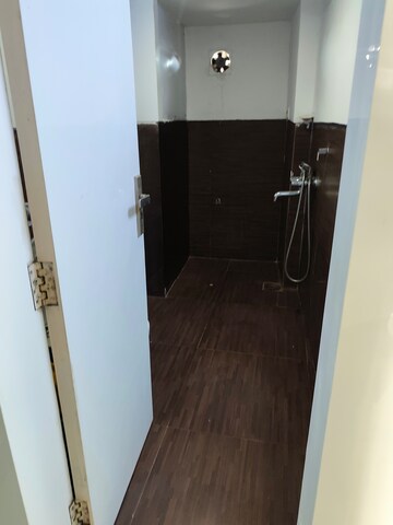 Furnished Amenities in 4 BHK Apartment at Duplex Heights, Andheri West – for Rent