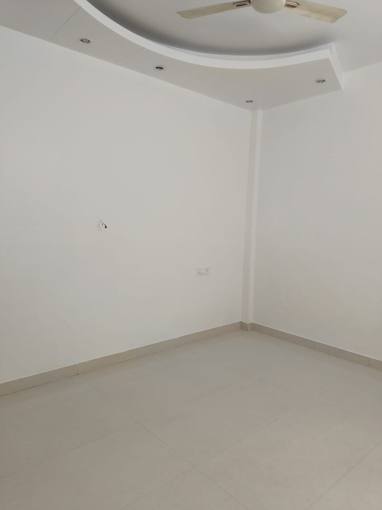 Room, uppal-southend 3 Bedroom 1818 Sq.Ft. Builder Floor In Sector 49 Gurgaon 9287541