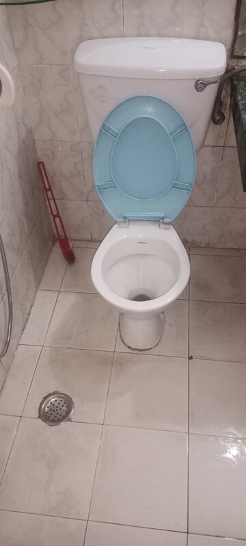 Bathroom in 3 BHK Builder Floor at Uppal Southend, Sector 49 – for Rent