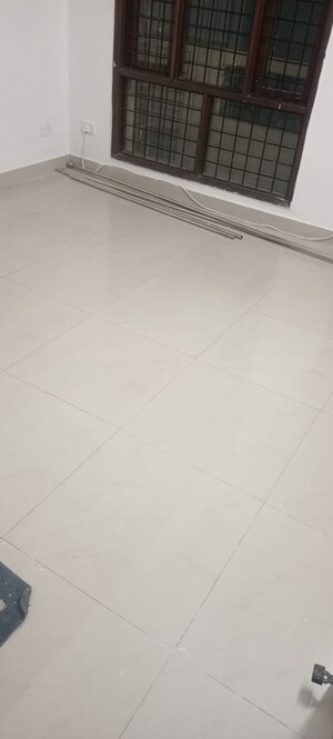 Room in 3 BHK Builder Floor at Uppal Southend, Sector 49 – for Rent