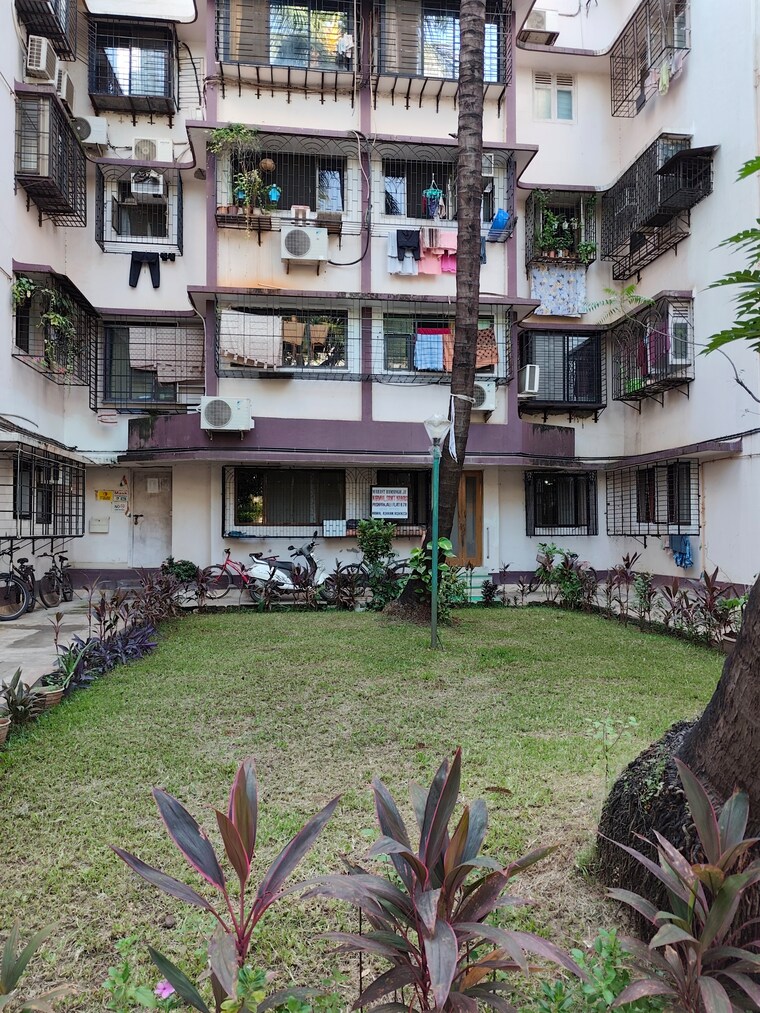 Exterior View, shree-pushpanjali-chs 1 Bedroom 450 Sq.Ft. Apartment In Andheri West Mumbai 9287556