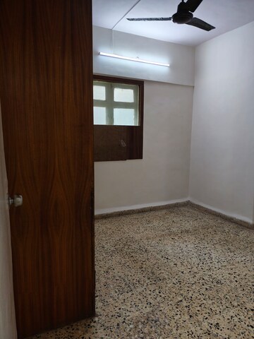 Room in 1 BHK Apartment at Shree Pushpanjali CHS, Andheri West – for Rent