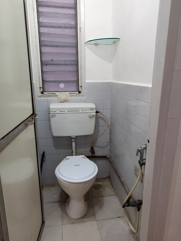 Bathroom, shree-pushpanjali-chs 1 Bedroom 450 Sq.Ft. Apartment In Andheri West Mumbai 9287556