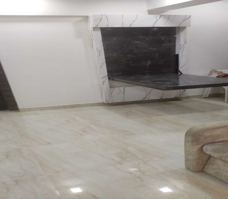 Room, dadar east 1 Bedroom 500 Sq.Ft. Apartment In Dadar East Mumbai 9287547