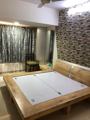 Bedroom in 2 BHK Apartment at Oakland Park, Andheri West – for Rent