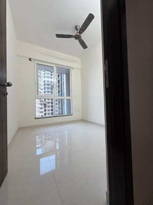 Room in 2 BHK Apartment at Sheth Zuri, Laxmi Nagar – for Rent