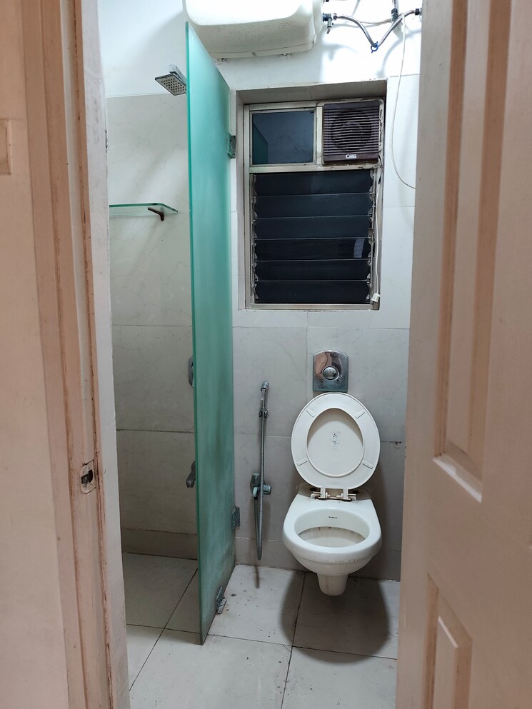 Bathroom, poseidon-apartment 3 Bedroom 1400 Sq.Ft. Apartment In Andheri West Mumbai 9287586