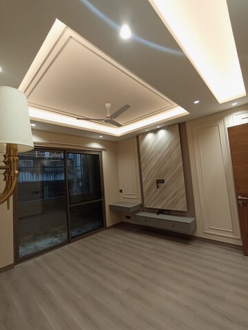 Room in 4 BHK Builder Floor at Greater Kailash ii – for Rent